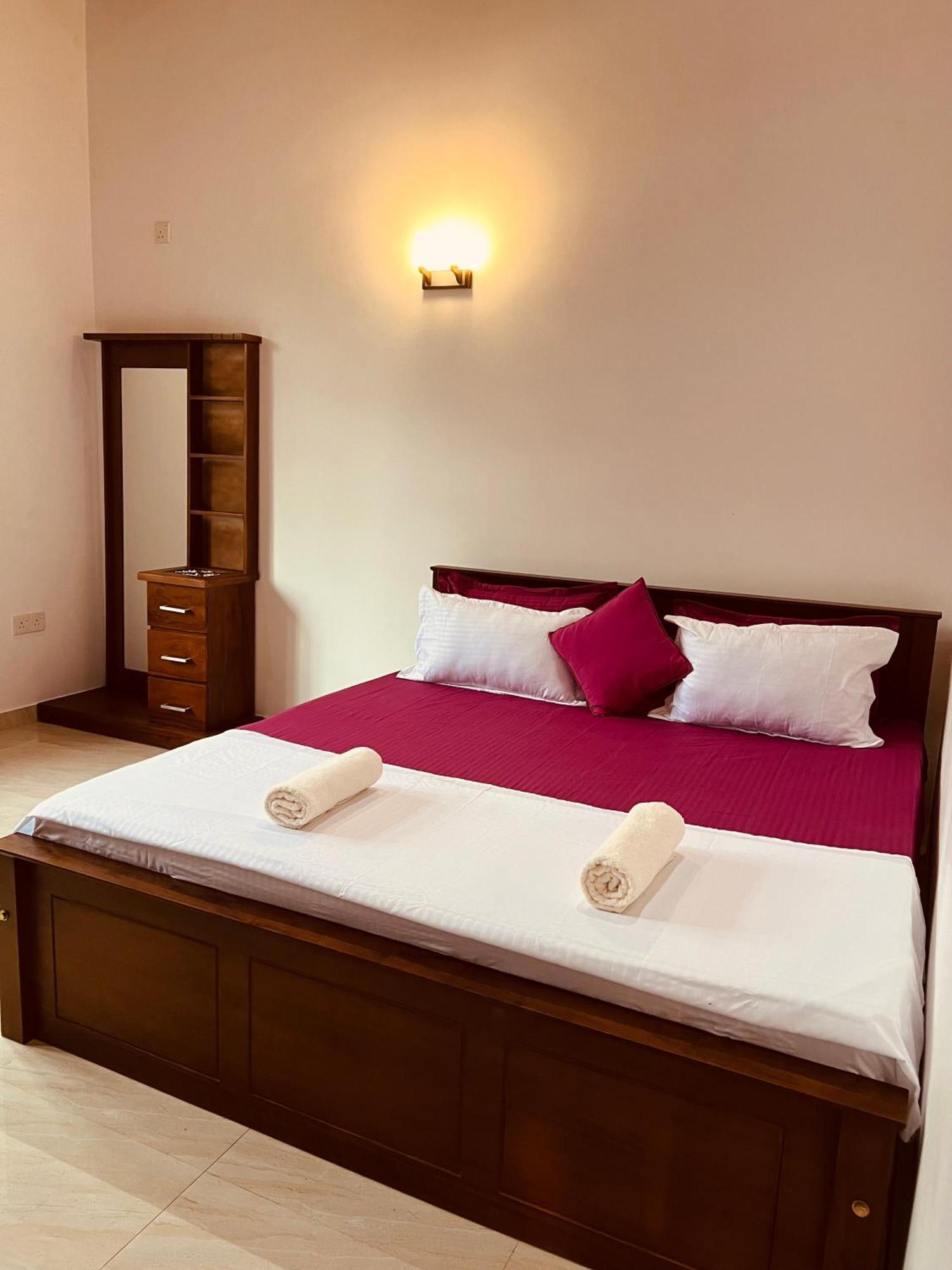 Ahasna Airport Villa Negombo Exterior foto