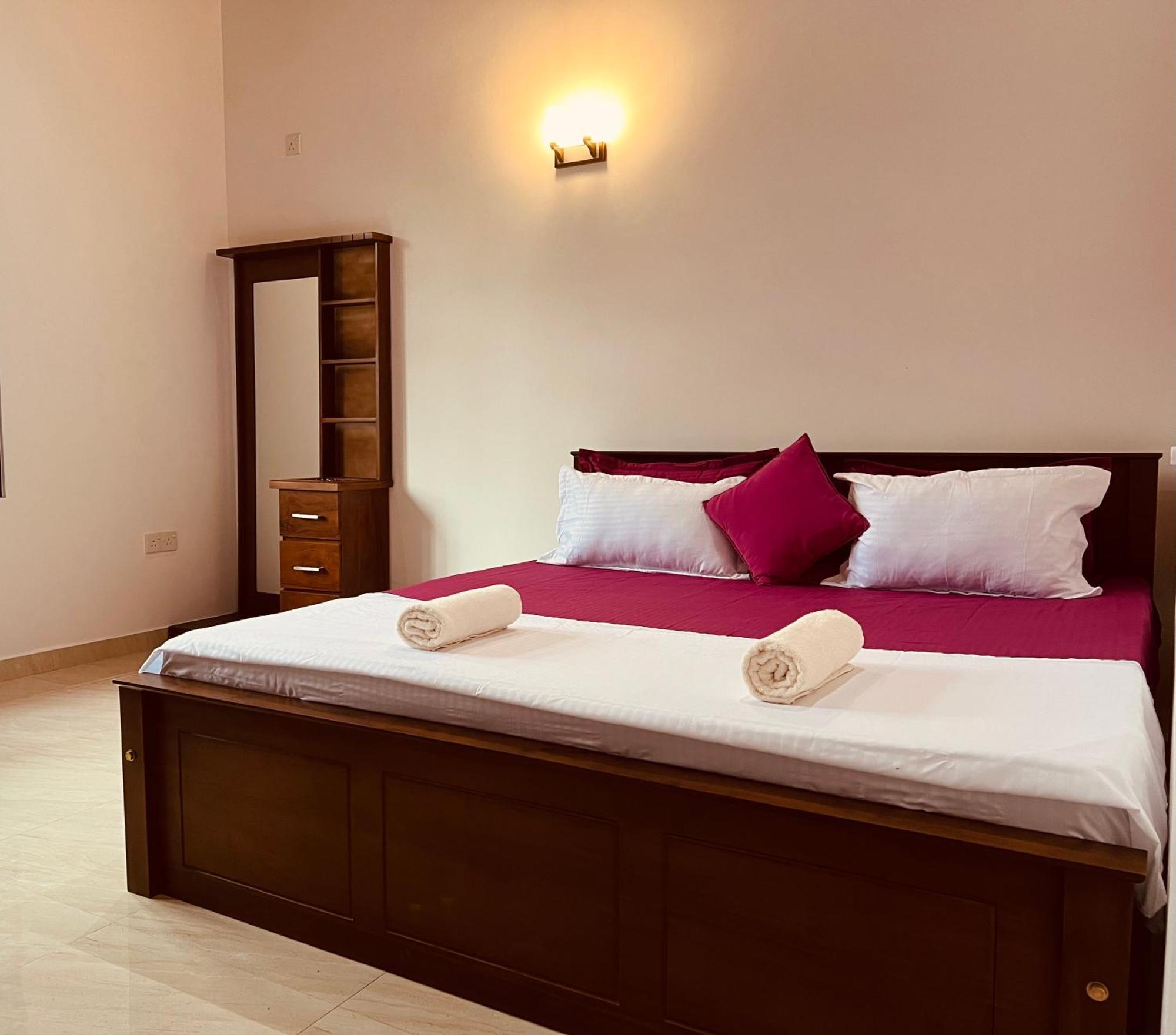 Ahasna Airport Villa Negombo Exterior foto